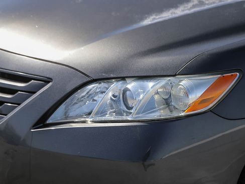 Used 2009 Toyota Camry LE FWD image 8