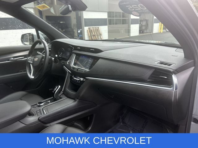 Certified 2025 Cadillac XT6 Luxury FWD image 30