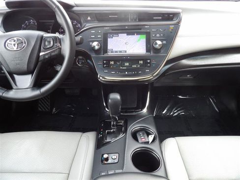 Used 2016 Toyota Avalon Limited image 18