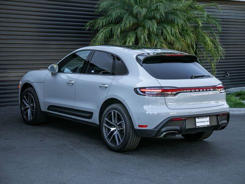 Certified 2025 Porsche Macan image 3