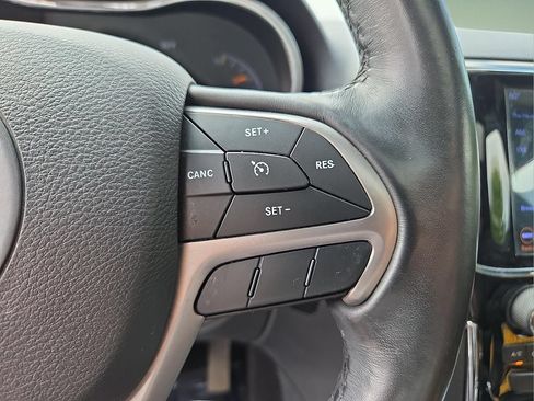 Used 2019 Jeep Grand Cherokee Limited AWD/4WD image 23