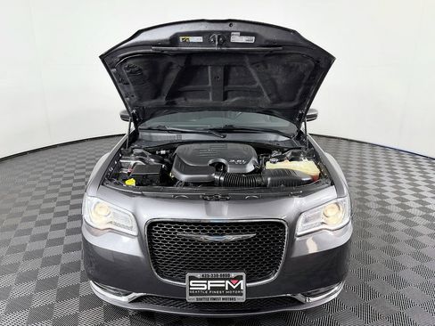 Used 2017 Chrysler 300 S RWD image 18
