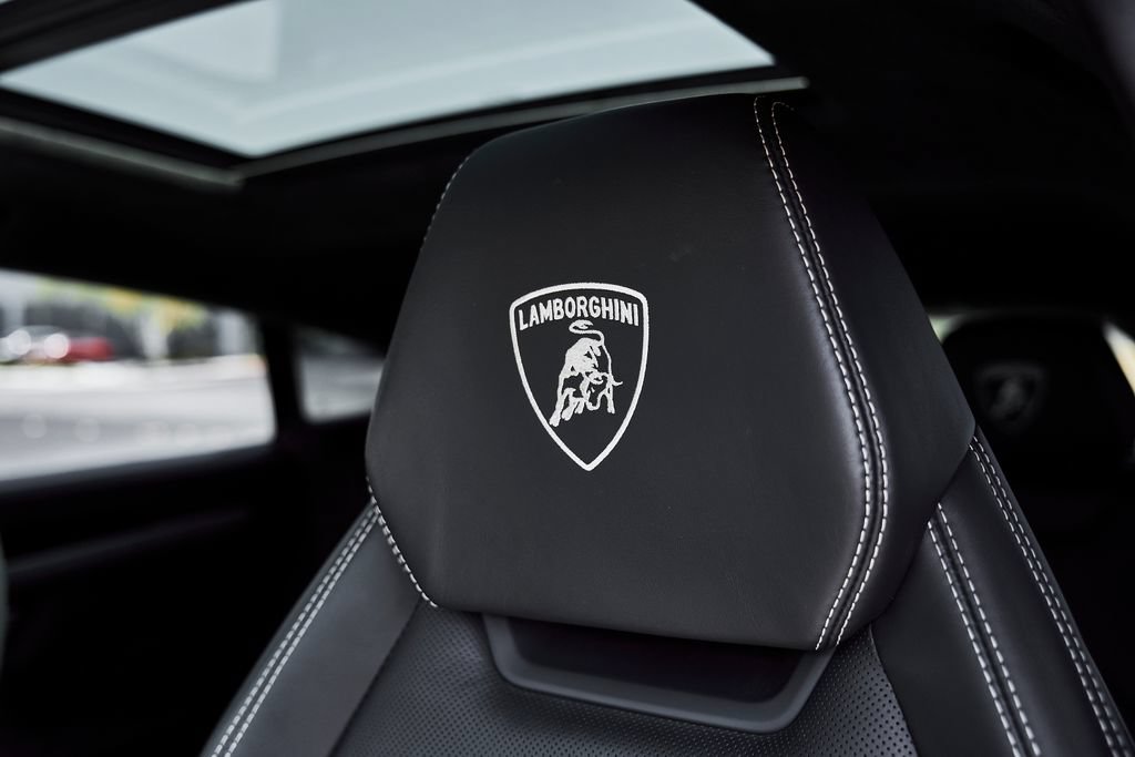 Used 2022 Lamborghini Urus AWD/4WD image 46