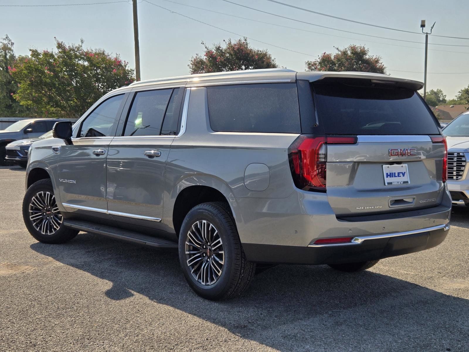 New 2026 GMC Yukon XL Elevation RWD image 3