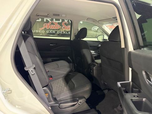 Used 2022 Nissan Pathfinder SV FWD image 14