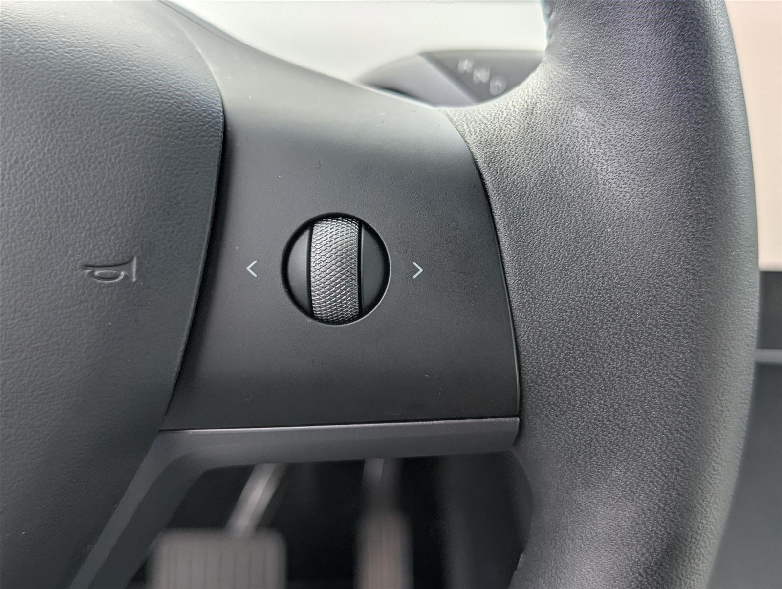 Used 2025 Tesla Model Y Long Range RWD image 24