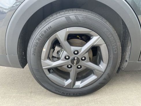 Used 2025 Kia K4 FWD image 35