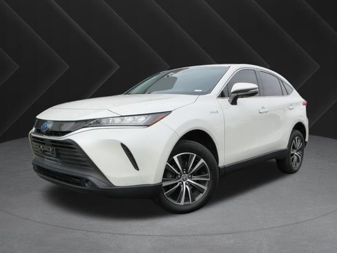 Used 2021 Toyota Venza LE image 1