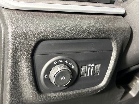 Used 2024 Jeep Grand Cherokee Limited w/ Black Appearance Package image 23