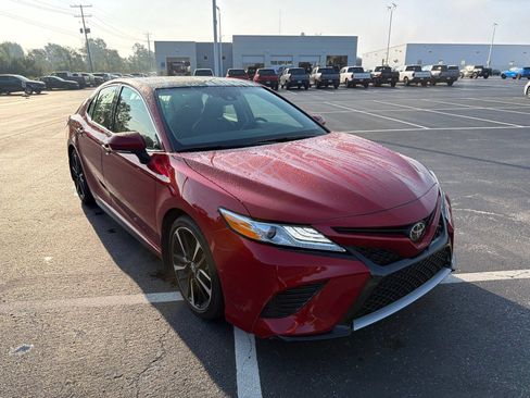 Used 2020 Toyota Camry XSE FWD image 11