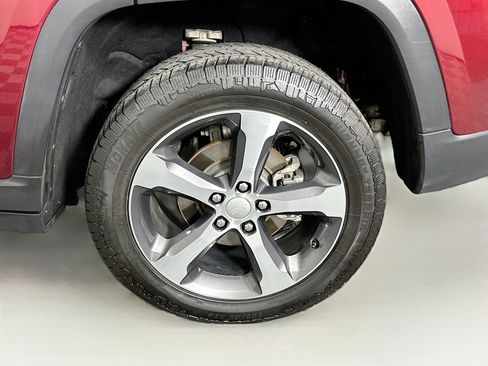 Used 2023 Jeep Grand Cherokee Limited image 11