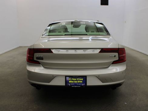 Used 2018 Volvo S90 T5 Momentum w/ Convenience Package AWD/4WD image 4