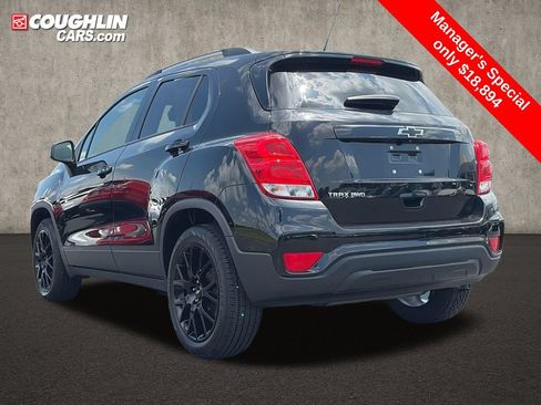 Used 2022 Chevrolet Trax LT w/ Midnight Edition AWD/4WD image 5