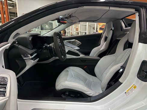 Used 2024 Chevrolet Corvette Stingray Premium Conv w/ Z51 Performance Package image 29