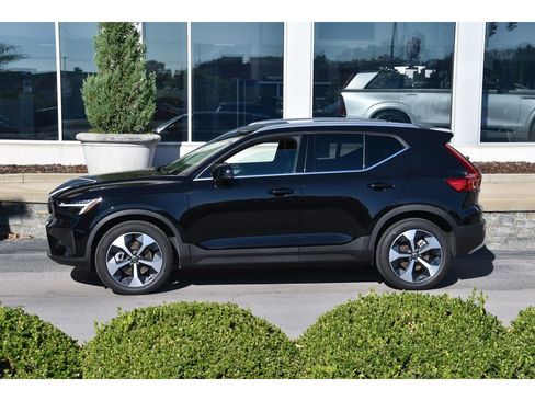 Certified 2025 Volvo XC40 B5 Core w/ Protection Package Premier image 6