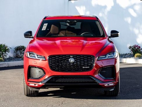 Used 2025 Jaguar F-PACE R-Dynamic S image 3