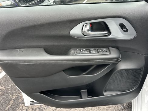 New 2026 Chrysler Pacifica Limited FWD image 28