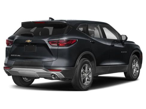 Used 2025 Chevrolet Blazer RS FWD image 2