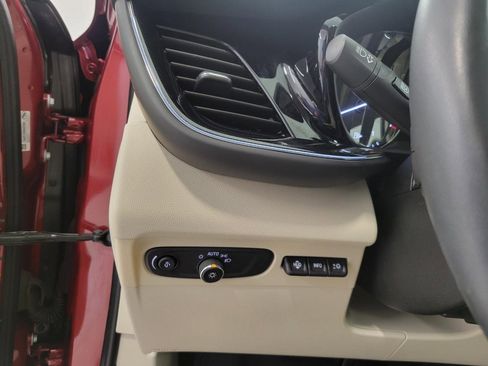 Used 2022 Buick Envision Essence w/ Technology Package I AWD/4WD image 11