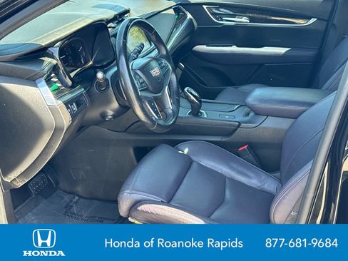Used 2017 Cadillac XT5 Luxury w/ Driver Awareness Package FWD image 9