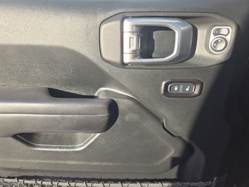 Used 2018 Jeep Wrangler Unlimited Rubicon image 25