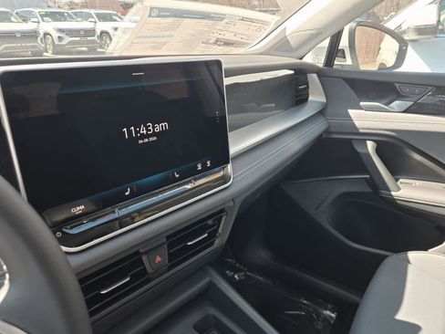New 2026 Volkswagen Tiguan SE AWD/4WD image 16