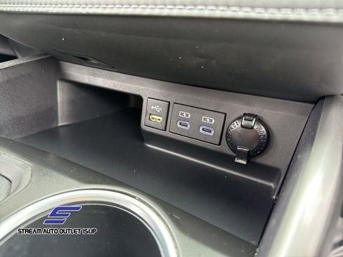 Used 2022 Toyota Highlander XLE image 7