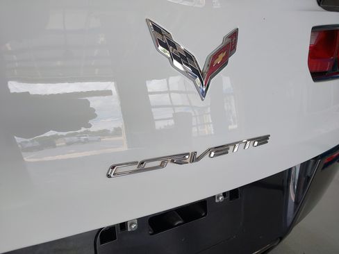 Used 2019 Chevrolet Corvette Stingray Coupe w/ Z51 1LT RWD image 32
