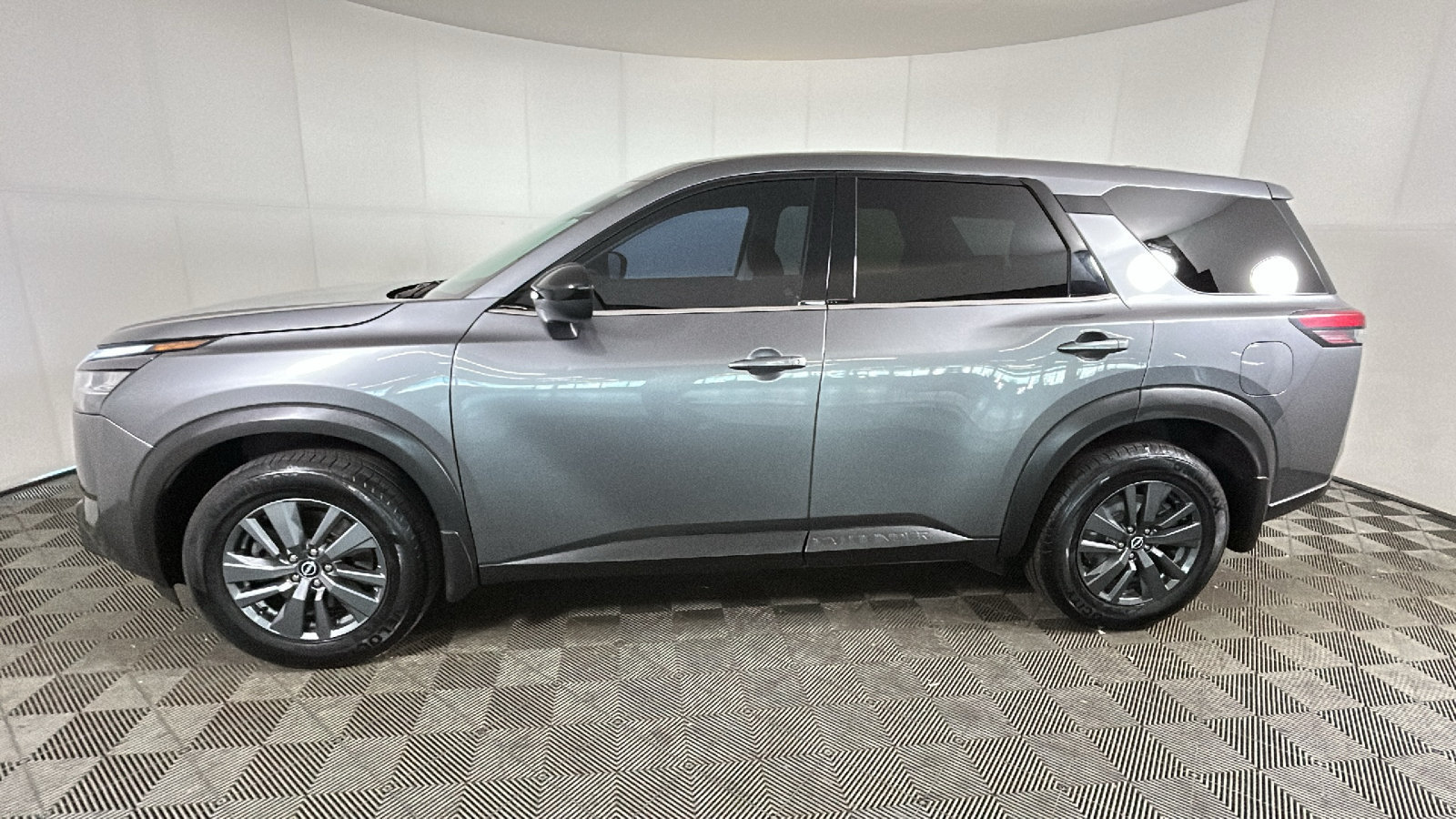 Used 2023 Nissan Pathfinder S AWD/4WD image 7