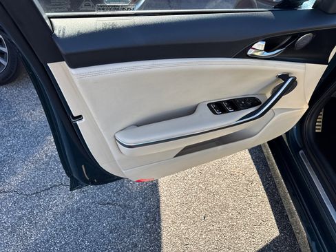 Used 2023 Kia Stinger GT-Line w/ Sun & Sound Package image 10