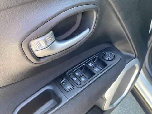 Used 2021 Jeep Renegade Latitude w/ Convenience Group AWD/4WD image 20