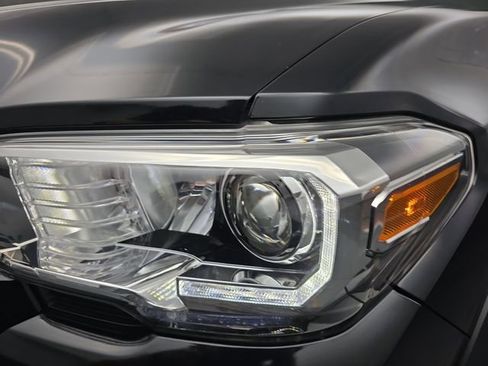 Used 2020 Toyota Tacoma TRD Off-Road image 14