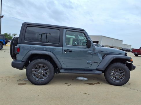 Used 2024 Jeep Wrangler Sport AWD/4WD image 31