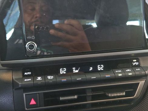 Used 2025 Toyota Camry SE image 18