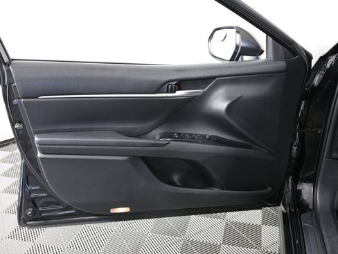Used 2018 Toyota Camry SE FWD image 12