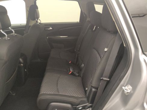 Used 2020 Dodge Journey SE image 18