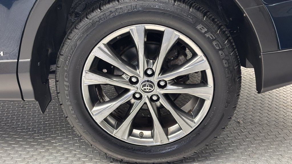 Used 2018 Toyota RAV4 Limited w/ Advanced Technology Package AWD/4WD image 4