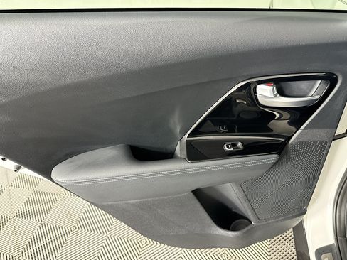 Used 2019 Kia Niro Touring FWD image 24
