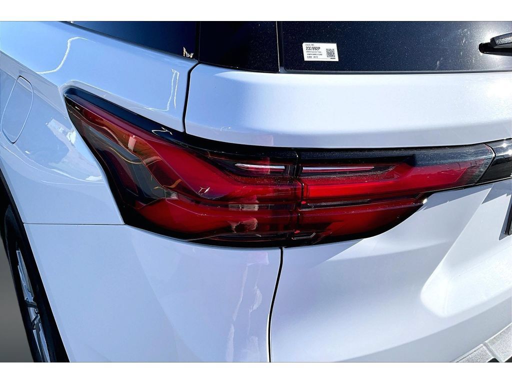 Used 2023 Chevrolet Traverse LT FWD image 20