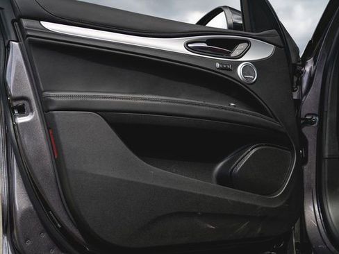 New 2025 Alfa Romeo Stelvio Sprint image 17