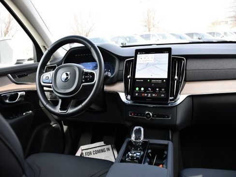 Certified 2025 Volvo XC90 B6 Plus image 19