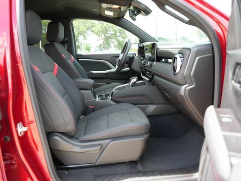 Used 2024 Chevrolet Colorado Z71 w/ Z71 Convenience Package 2 AWD/4WD image 24