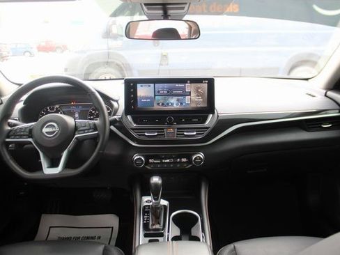 Used 2025 Nissan Altima 2.5 SR w/ SR Premium Package image 11