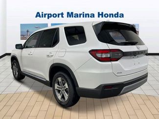 Used 2025 Honda Pilot EX-L video 3