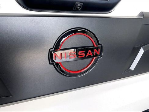 Used 2024 Nissan Titan PRO-4X w/ Pro-4x Convenience Package AWD/4WD image 31