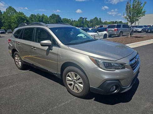 Used 2018 Subaru Outback 2.5i Premium AWD/4WD image 3