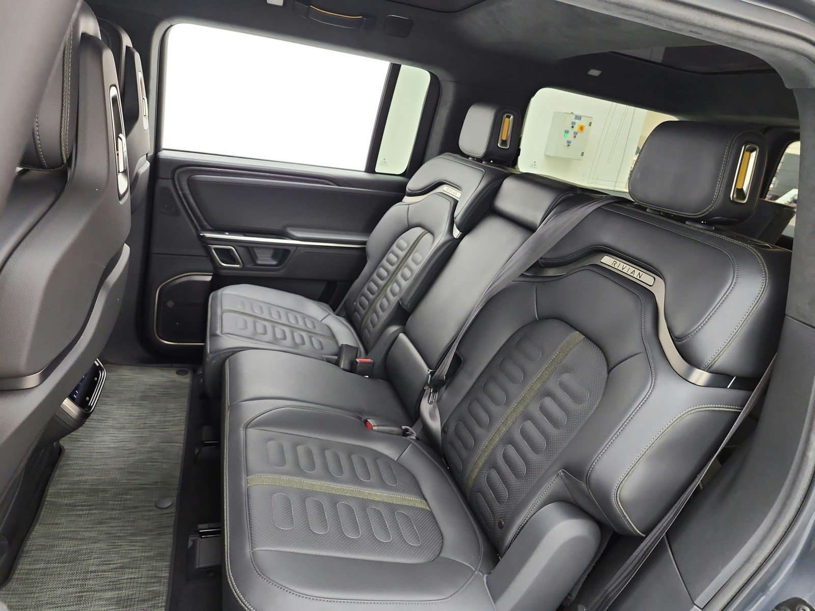 Used 2023 Rivian R1S Launch Edition Quad AWD/4WD image 15