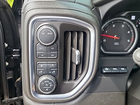 Used 2022 Chevrolet Silverado 3500 High Country w/ Technology Package AWD/4WD image 21