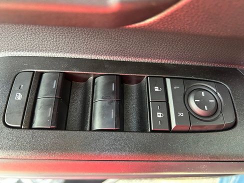 Used 2025 Toyota 4Runner SR5 AWD/4WD image 17