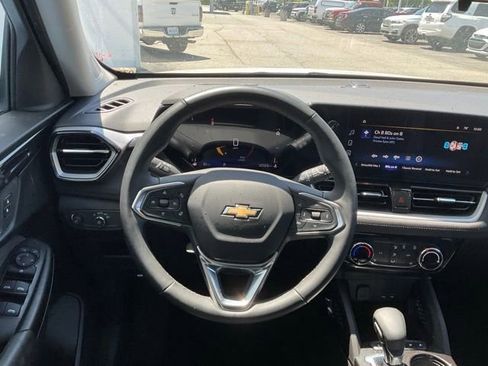 Certified 2024 Chevrolet TrailBlazer LT w/ LT Cold Weather Package FWD image 18